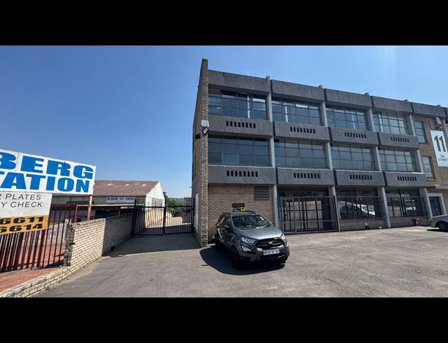 3,720M² WAREHOUSE TO LET IN WYNBERG